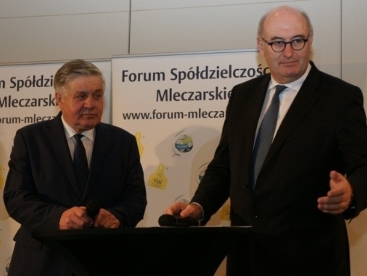 O sytuacji na rynku mleka – konferencja ministra Jurgiela i komisarza Hogana